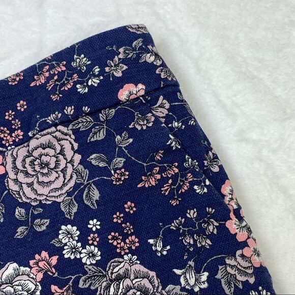 Ann Taylor LOFT Riviera Floral Woven Flat Front Shorts Size 10 Blue - Picture 3 of 10